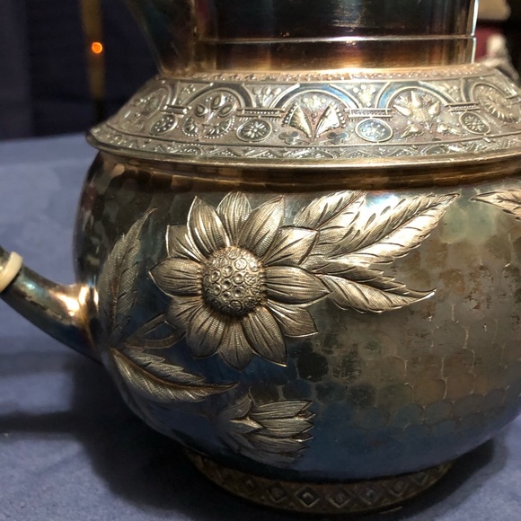 Middletown Plate, Quadruple Silver Plated Tea Set - Picture 13 of 16